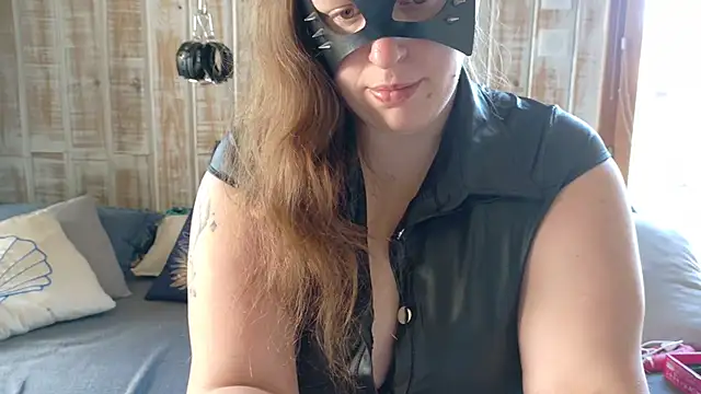 Snapshot of FrancaiseLynne chatting on 05.01.26 FrancaiseLynne online show from 05.01.26