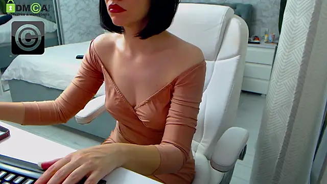 Ellysse  online show from 12.21.25