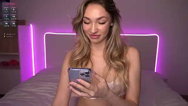 Snapshot of bailey_kat chatting on 01.07.25 bailey kat online show from 01.07.25