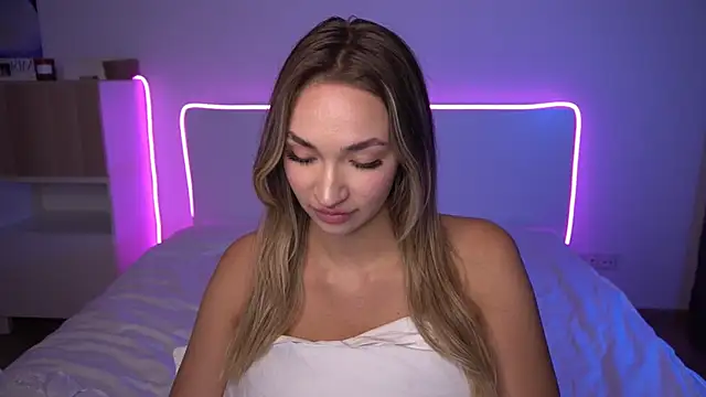 Snapshot of bailey_kat chatting on 03.19.25 bailey kat online show from 03.19.25