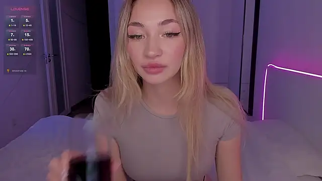 Snapshot of bailey_kat chatting on 11.28.25 bailey kat online show from 11.28.25