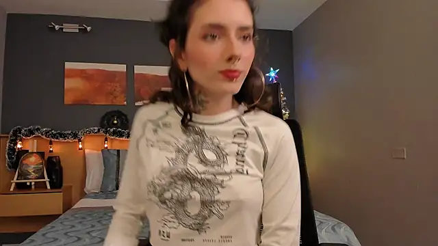 Snapshot of LiliJones_ chatting on 12.04.24 LiliJones online show from 12.04.24