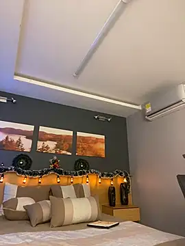 Snapshot of LiliJones_ chatting on 12.09.24 LiliJones online show from 12.09.24