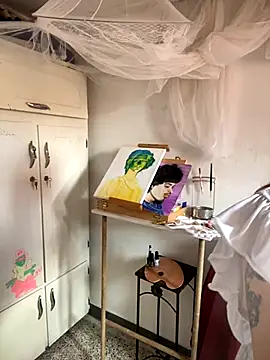 Snapshot of LiliJones_ chatting on 10.01.25 LiliJones online show from 10.01.25