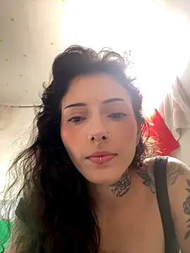 Snapshot of LiliJones_ chatting on 10.29.25 LiliJones online show from 10.29.25