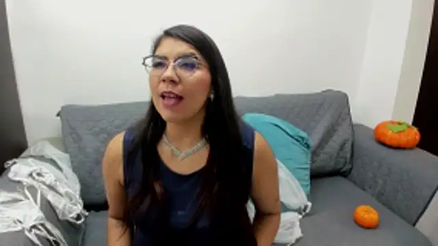 Luna Dumont online show from 10.31.25