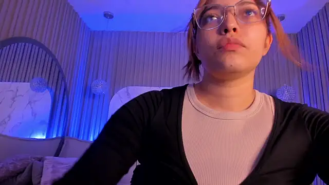 Snapshot of Dollar-girl chatting on 05.16.26 Dollar-girl online show from 05.16.26