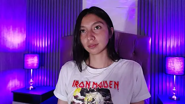 Snapshot of kendall_saenz chatting on 01.28.25 kendall saenz online show from 01.28.25