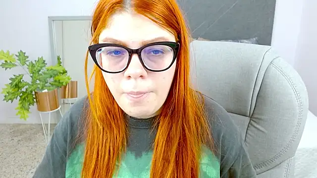 Snapshot of lucie_nicolls chatting on 12.12.24 lucie nicolls online show from 12.12.24