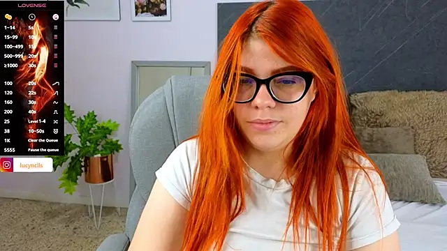 Snapshot of lucie_nicolls chatting on 12.17.24 lucie nicolls online show from 12.17.24