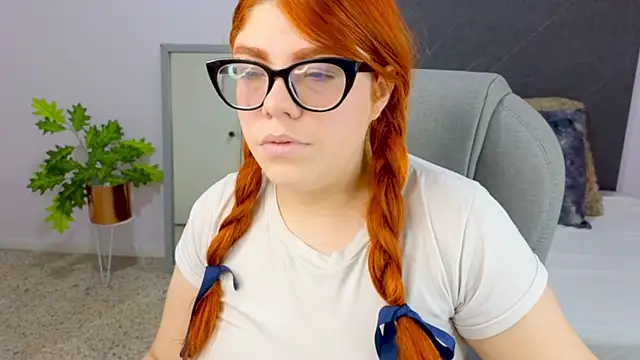 Snapshot of lucie_nicolls chatting on 12.21.24 lucie nicolls online show from 12.21.24