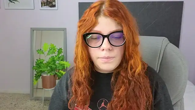 Snapshot of lucie_nicolls chatting on 01.07.25 lucie nicolls online show from 01.07.25