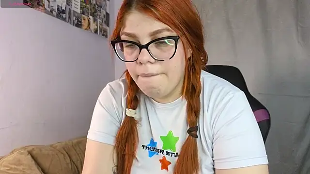 Snapshot of lucie_nicolls chatting on 02.26.25 lucie nicolls online show from 02.26.25