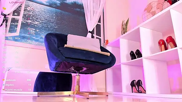 Snapshot of Itzeldreams chatting on 02.07.25 Itzeldreams online show from 02.07.25