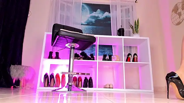 Snapshot of Itzeldreams chatting on 09.12.25 Itzeldreams online show from 09.12.25