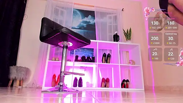 Snapshot of Itzeldreams chatting on 09.15.25 Itzeldreams online show from 09.15.25