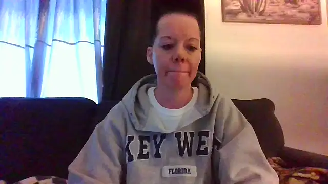 Snapshot of SidneyRaee chatting on 01.04.25 SidneyRaee online show from 01.04.25