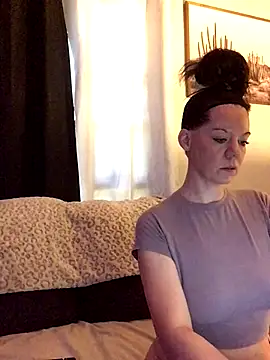 Snapshot of SidneyRaee chatting on 09.11.25 SidneyRaee online show from 09.11.25