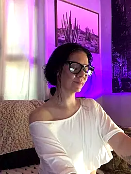 Snapshot of SidneyRaee chatting on 09.19.25 SidneyRaee online show from 09.19.25