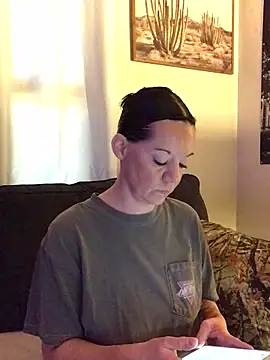 Snapshot of SidneyRaee chatting on 10.02.25 SidneyRaee online show from 10.02.25