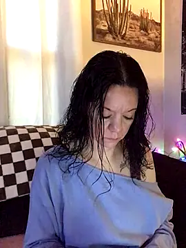 Snapshot of SidneyRaee chatting on 11.12.25 SidneyRaee online show from 11.12.25