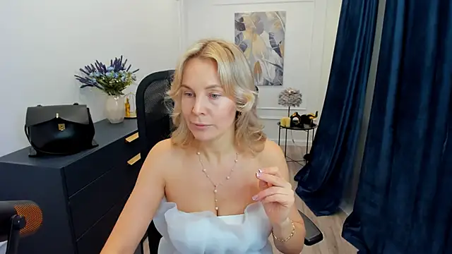 Snapshot of Sinty_Devis chatting on 02.22.26 Sinty Devis online show from 02.22.26