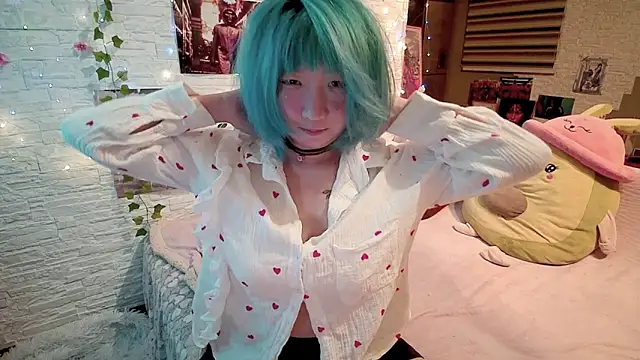 Snapshot of Akemilun chatting on 09.13.25 Akemilun online show from 09.13.25