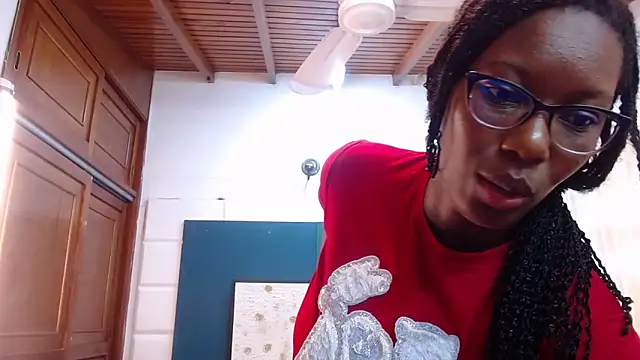 Snapshot of Sara_Marks chatting on 11.24.25 Sara Marks online show from 11.24.25