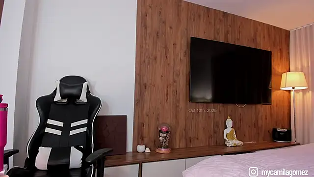 Snapshot of soycamig chatting on 10.13.25 soycamig online show from 10.13.25