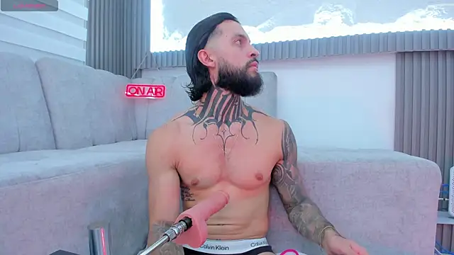 Snapshot of Apolo_Bianco_ chatting on 10.28.25 Apolo Bianco online show from 10.28.25