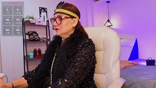 lady nylon  online show from 10.31.25