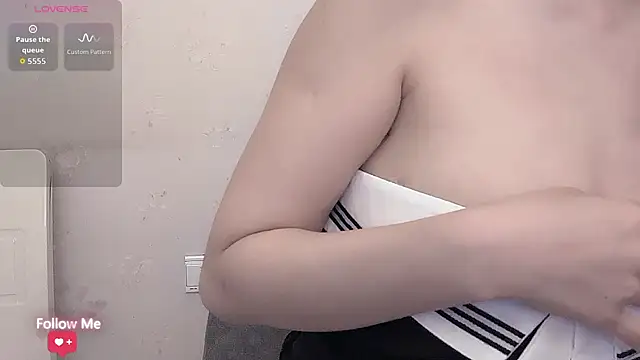 Snapshot of qiqi-- chatting on 06.11.26 qiqi-- online show from 06.11.26