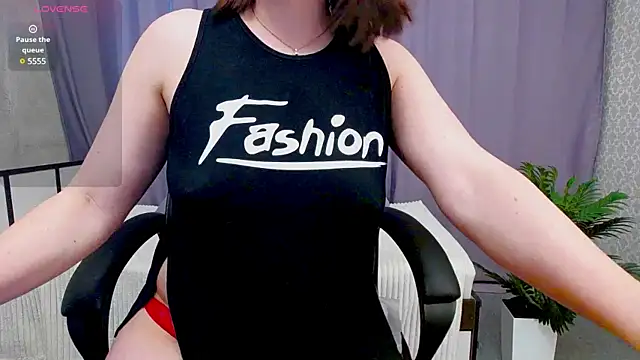 Camelia Lillie online show from 03.14.25