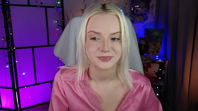 Snapshot of ImBonBon chatting on 11.24.25 ImBonBon online show from 11.24.25