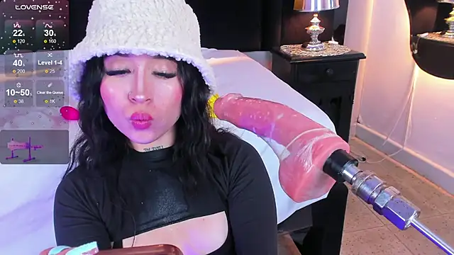 Snapshot of EriKlein chatting on 12.28.24 EriKlein online show from 12.28.24