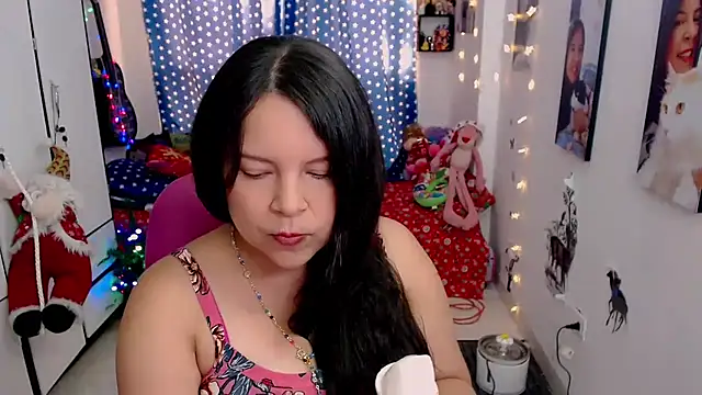 Snapshot of claryssa_ chatting on 12.22.24 claryssa online show from 12.22.24