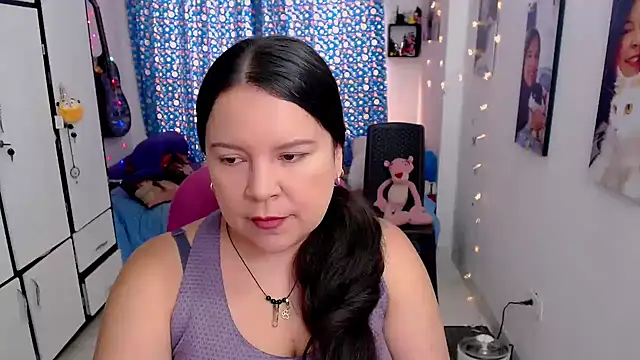 Snapshot of claryssa_ chatting on 10.11.25 claryssa online show from 10.11.25