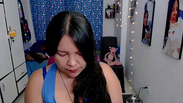 Snapshot of claryssa_ chatting on 10.22.25 claryssa online show from 10.22.25