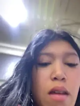 Snapshot of emily_rosse04 chatting on 11.02.25 emily rosse04 online show from 11.02.25