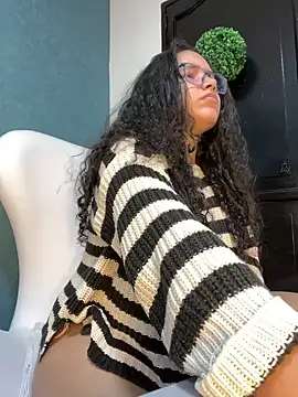 CurlyGirl 1 online show from 02.18.25