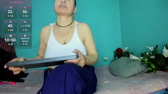 SheraHadee online show from 11.25.25