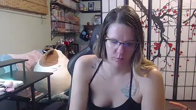 Sarahtineke online show from 03.05.26