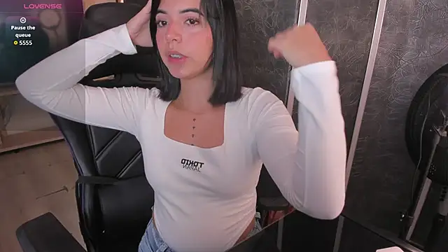 NicolRoss  online show from 10.22.25