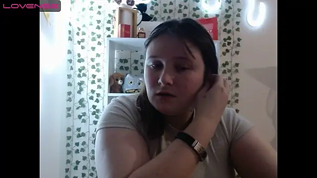 Snapshot of Light_Luna chatting on 01.12.25 Light Luna online show from 01.12.25