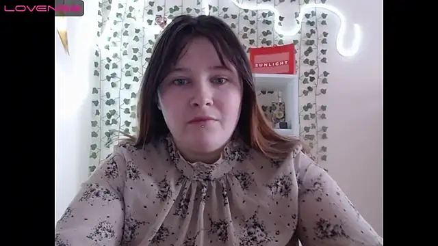 Snapshot of Light_Luna chatting on 01.13.25 Light Luna online show from 01.13.25