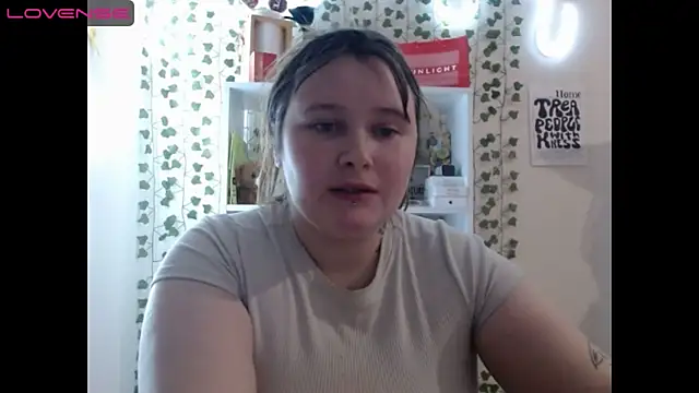 Snapshot of Light_Luna chatting on 01.13.25 Light Luna online show from 01.13.25