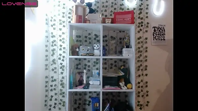 Snapshot of Light_Luna chatting on 01.15.25 Light Luna online show from 01.15.25