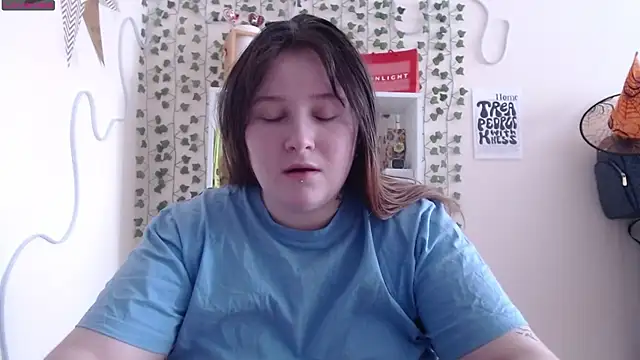 Snapshot of Light_Luna chatting on 01.17.25 Light Luna online show from 01.17.25