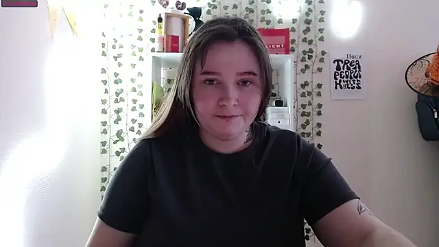 Snapshot of Light_Luna chatting on 01.21.25 Light Luna online show from 01.21.25