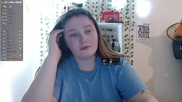 Snapshot of Light_Luna chatting on 01.30.25 Light Luna online show from 01.30.25